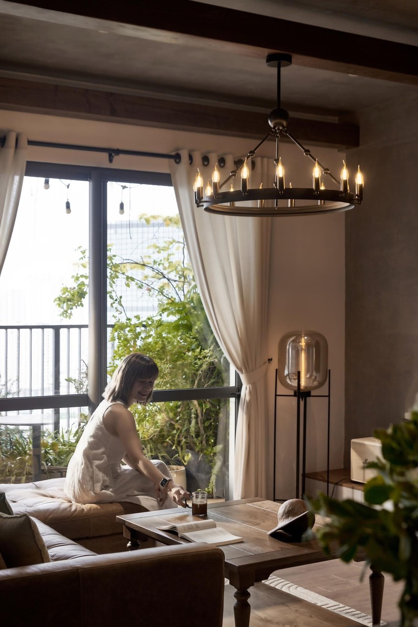 Admin Happynest khoe tổ ấm sử dụng sàn gỗ công nghiệp VASACO 5