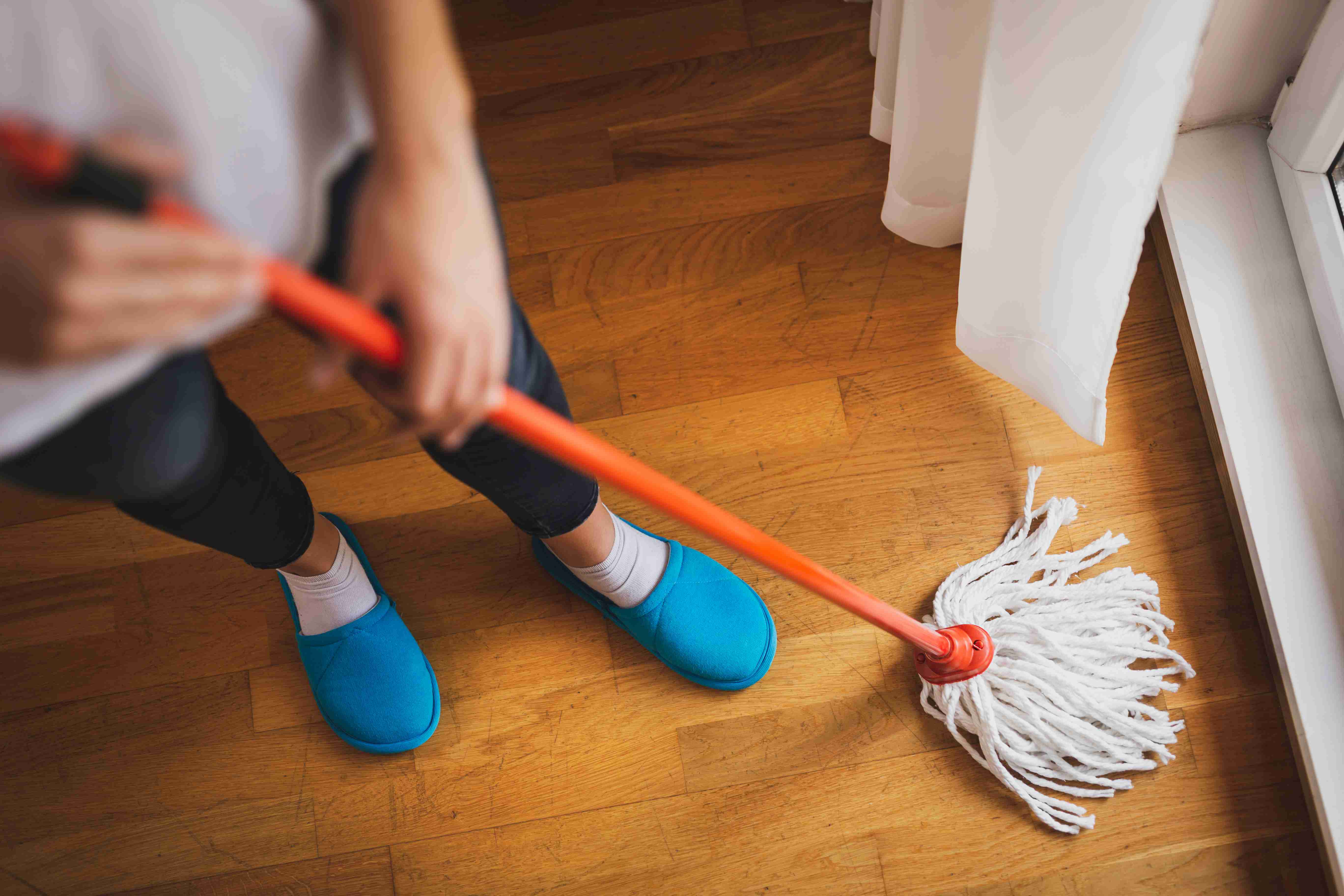 Cách bảo quản sàn gỗ công nghiệp trong mùa hè nắng gắt 1