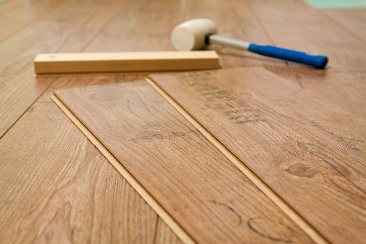 Cách lát sàn gỗ công nghiệp tiết kiệm chi phí 2