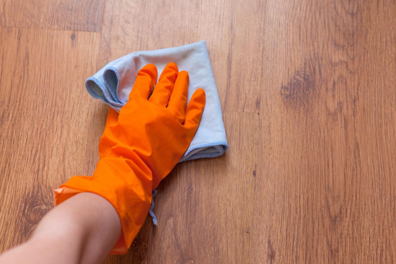 Cách vệ sinh sàn gỗ công nghiệp và bảo dưỡng sàn gỗ đúng chuẩn 2