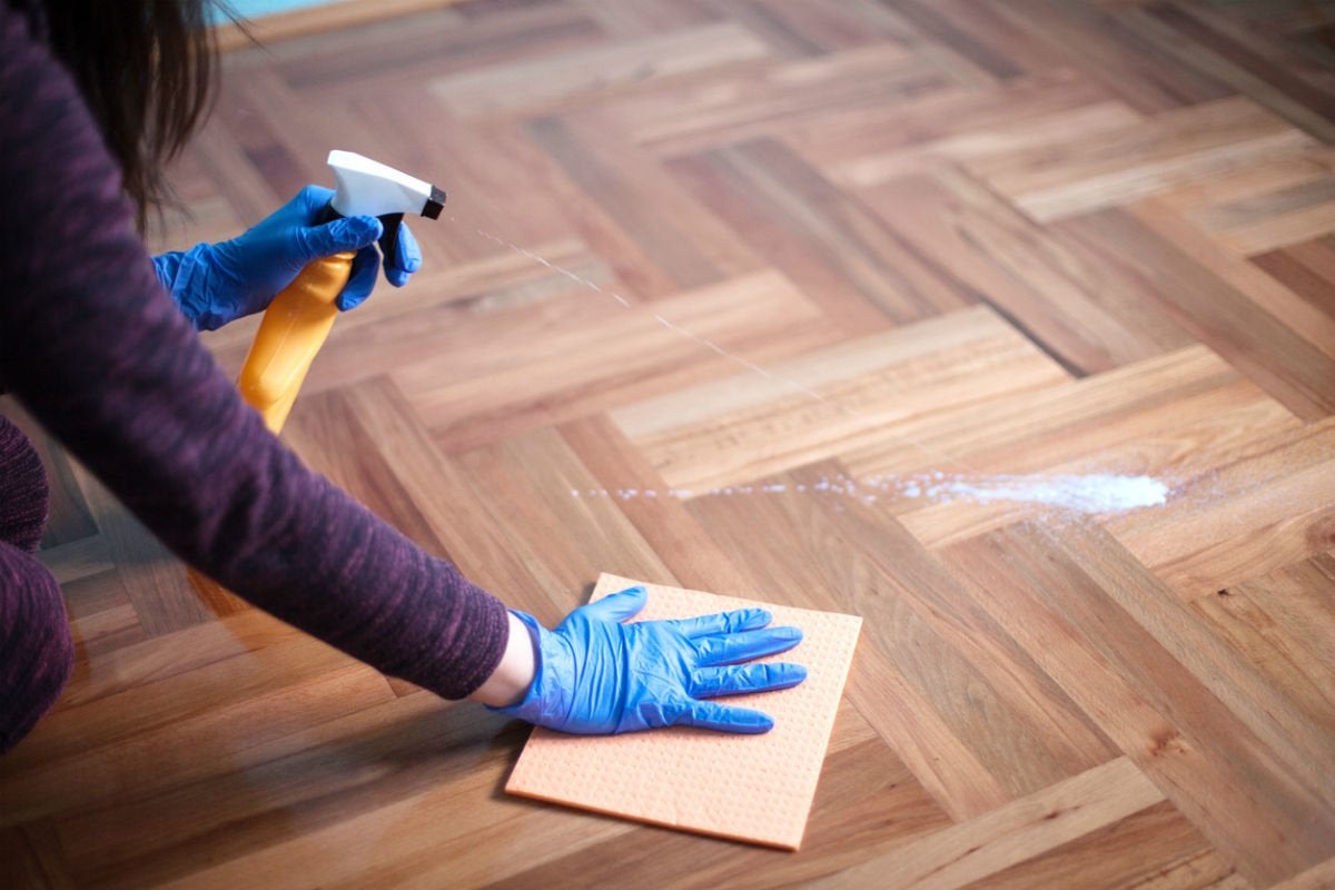 Cách vệ sinh sàn gỗ công nghiệp và bảo dưỡng sàn gỗ đúng chuẩn 3