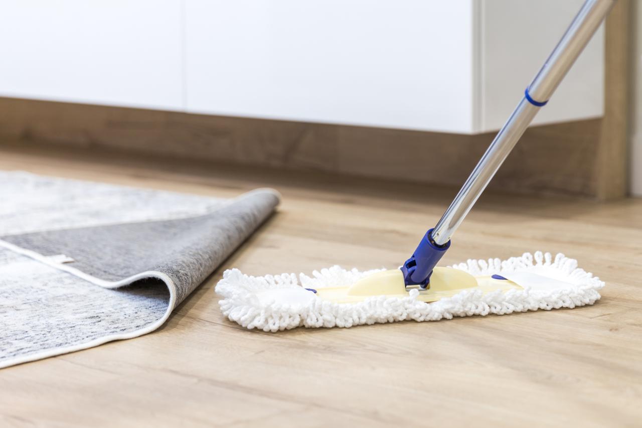 Cách vệ sinh sàn gỗ công nghiệp và bảo dưỡng sàn gỗ đúng chuẩn