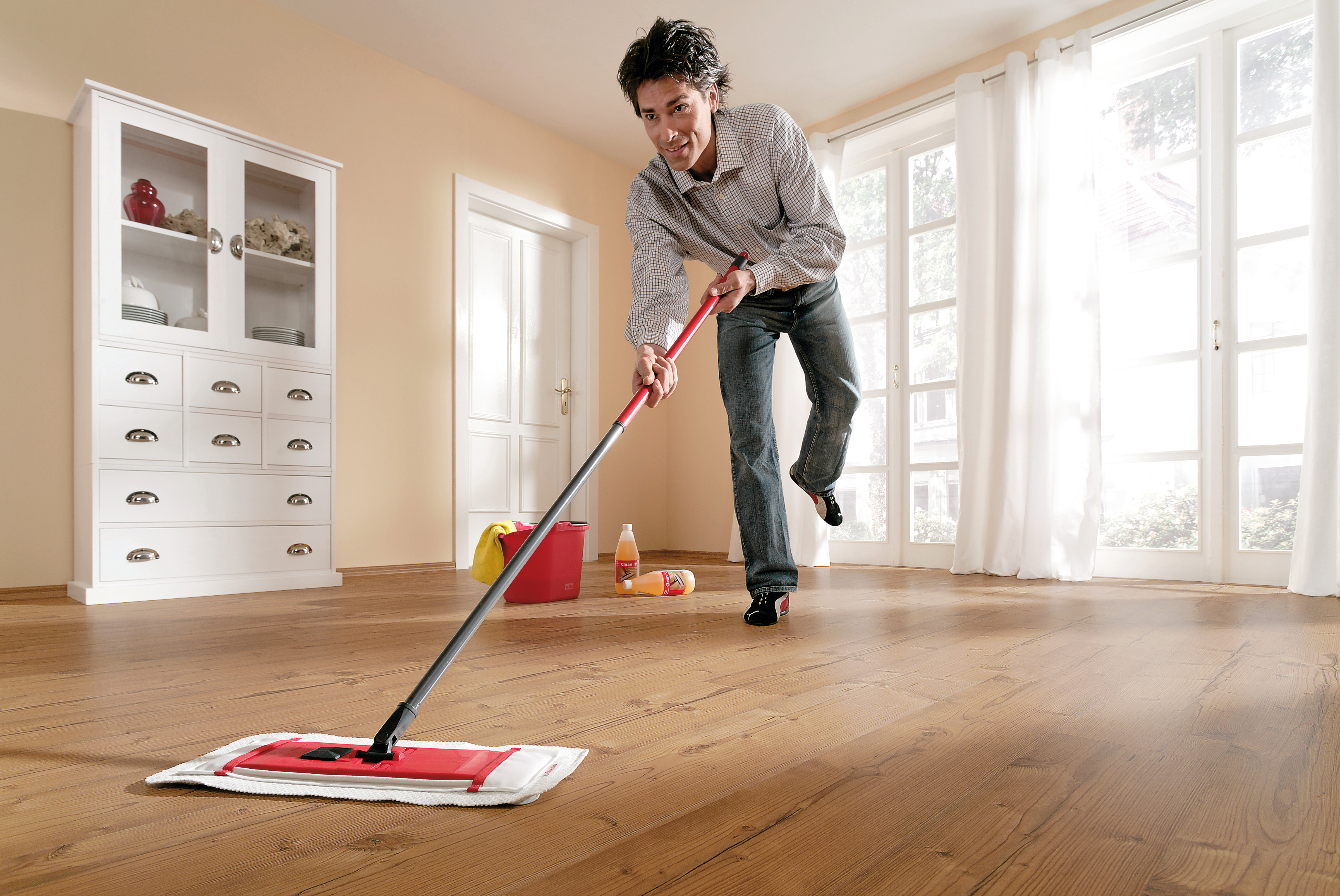 Cách xử lý sàn nhà trơn trượt vào mùa nồm ẩm 4