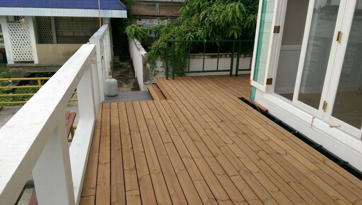 Chi phí lắp đặt sàn gỗ biến tính các yếu tố ảnh hưởng