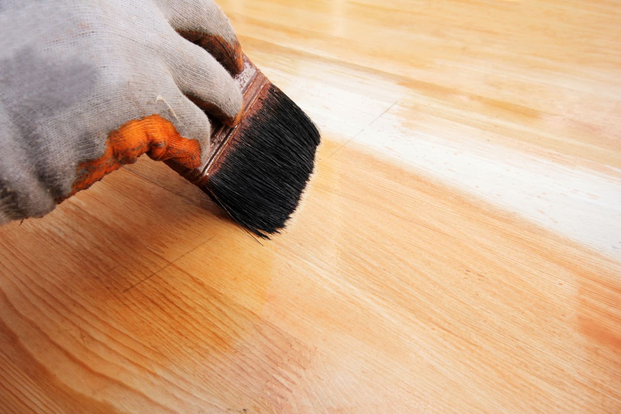 Mẹo làm mới sàn gỗ công nghiệp đón Tết cực đơn giản 2