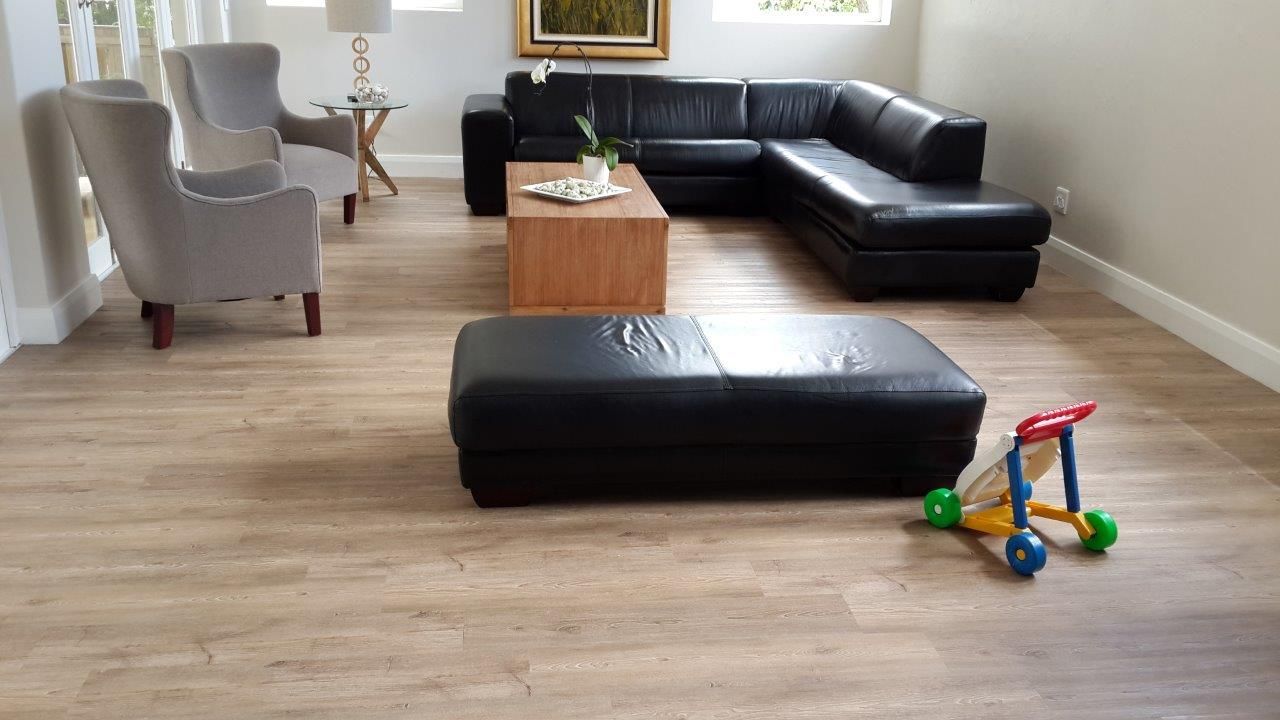 sàn gỗ công nghiệp có bị bạc màu không? 3