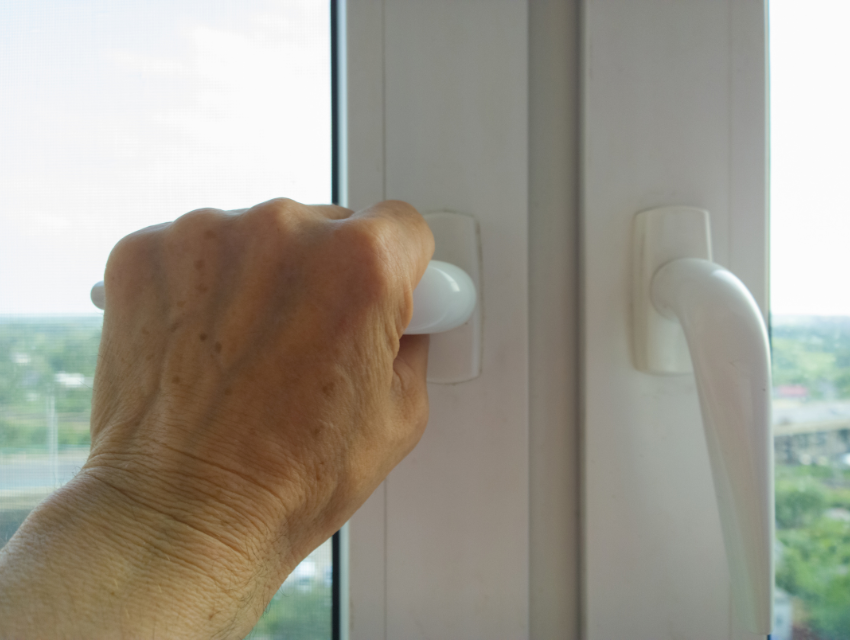 Sàn gỗ công nghiệp mùa nồm: Lưu ý bảo quản đúng cách 1